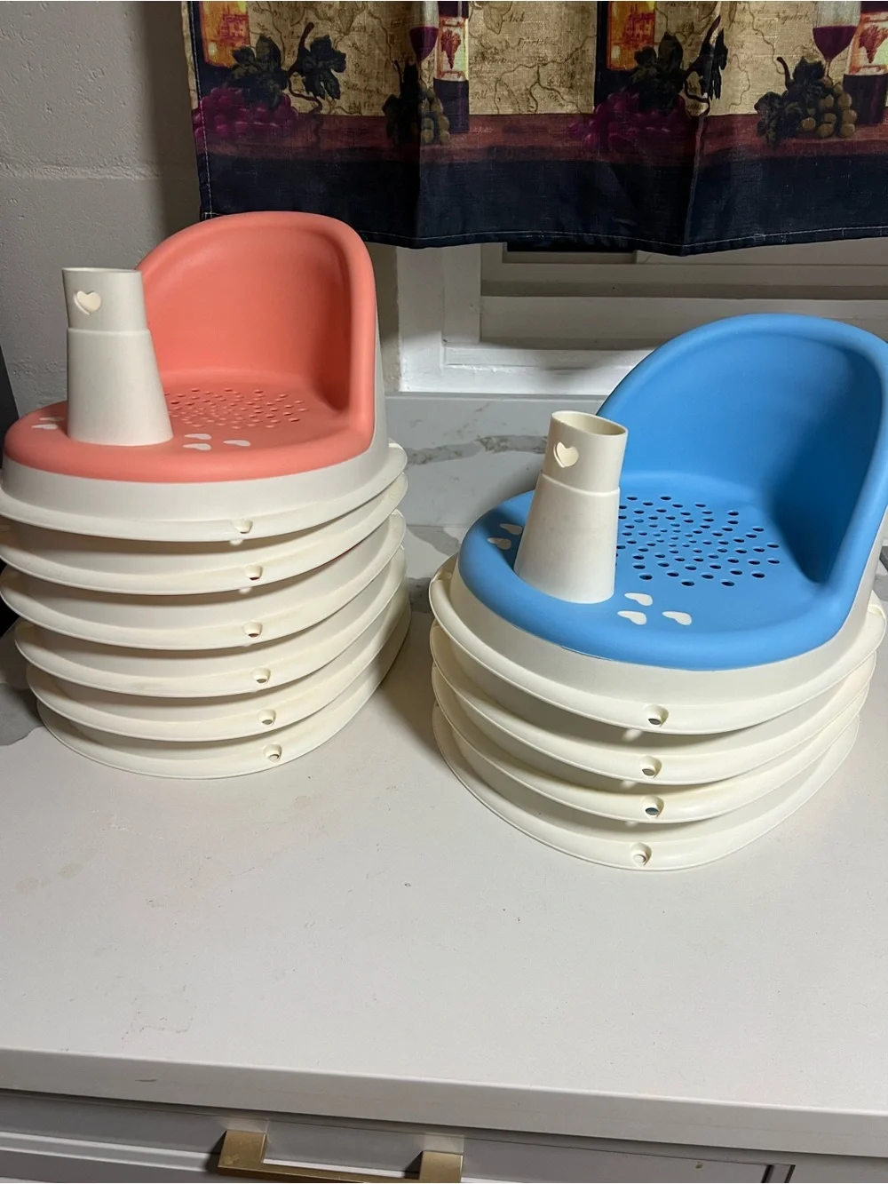 Baby Bath Seat with Heart Drain in Blue - Unbranded